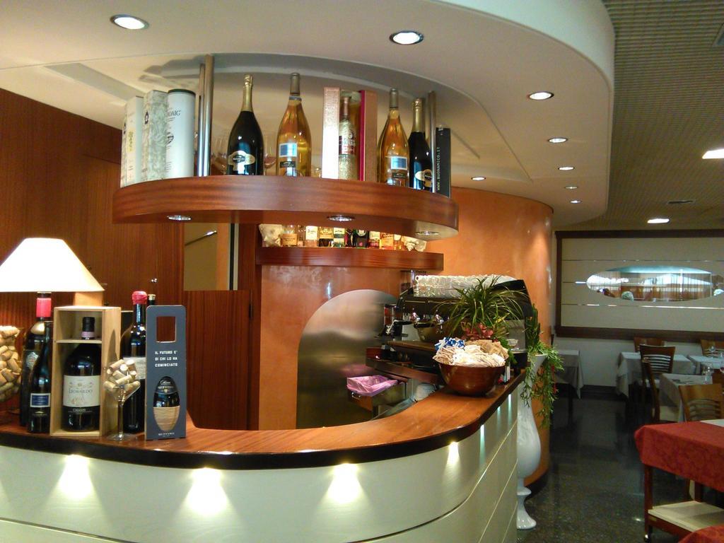 Hotel Mirage เวียเรจโจ ภายนอก รูปภาพ